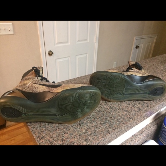 Nike Kobe Bryant - Picture 3 of 8